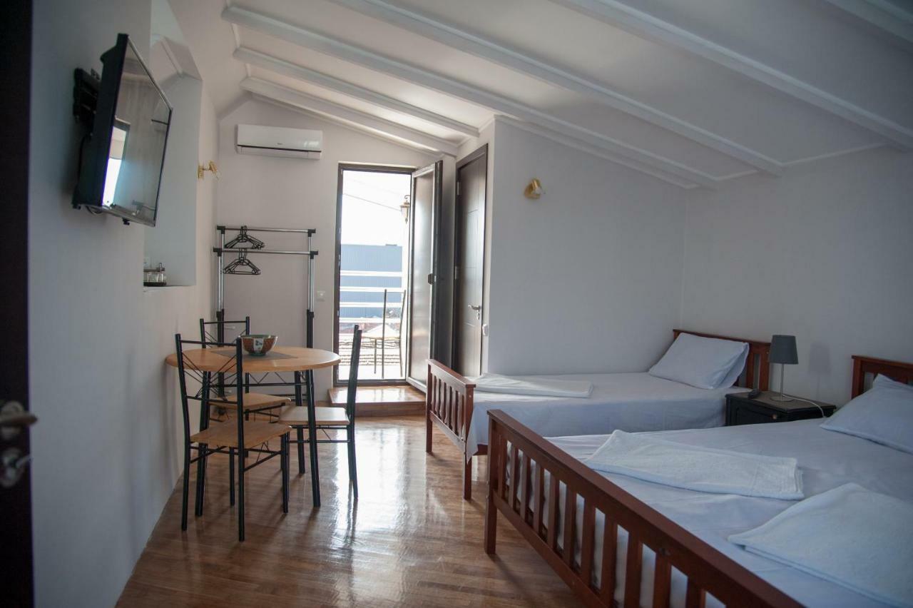Cozy Guest House In Old Batumi Esterno foto
