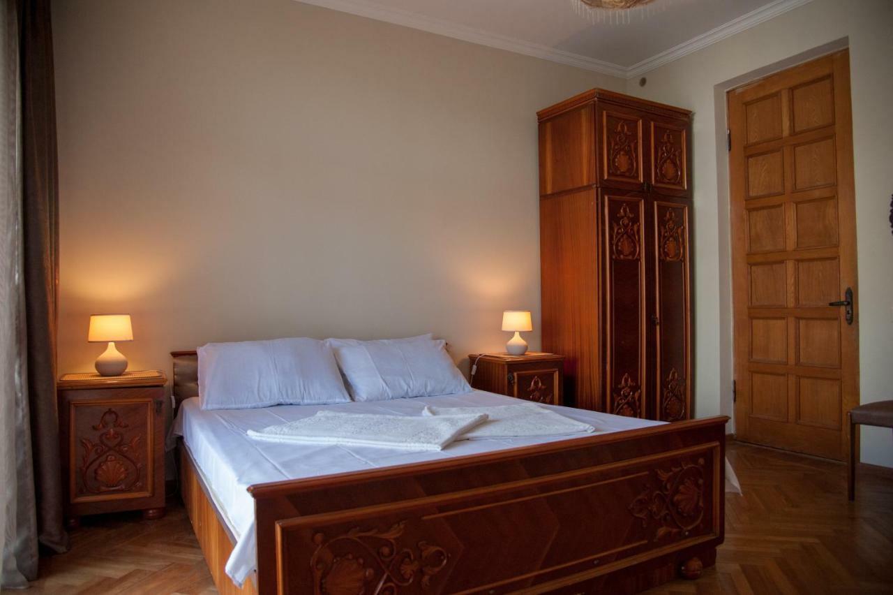 Cozy Guest House In Old Batumi Esterno foto